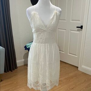 Elegant Backless Lace Dress in Cream